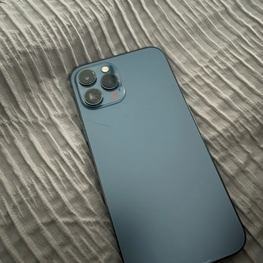 Apple iPhone in Slate Gray
